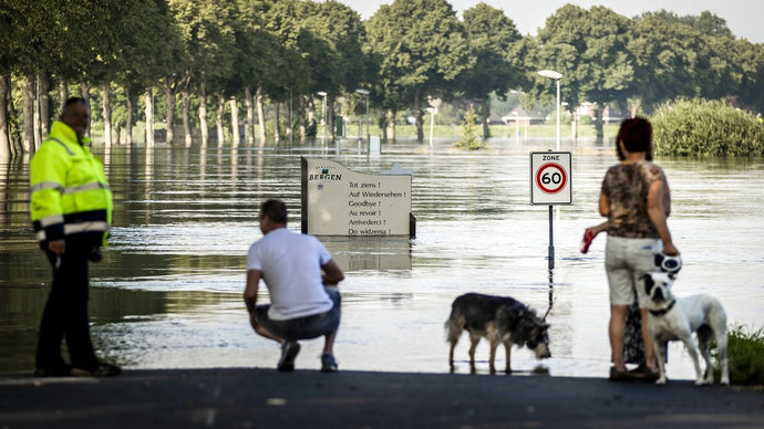 Alle Nederlanders krijgen noodboekje thuis: bereid je voor op een ramp